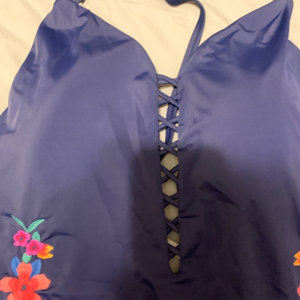 Swimsuit - Picture 6 of 11
